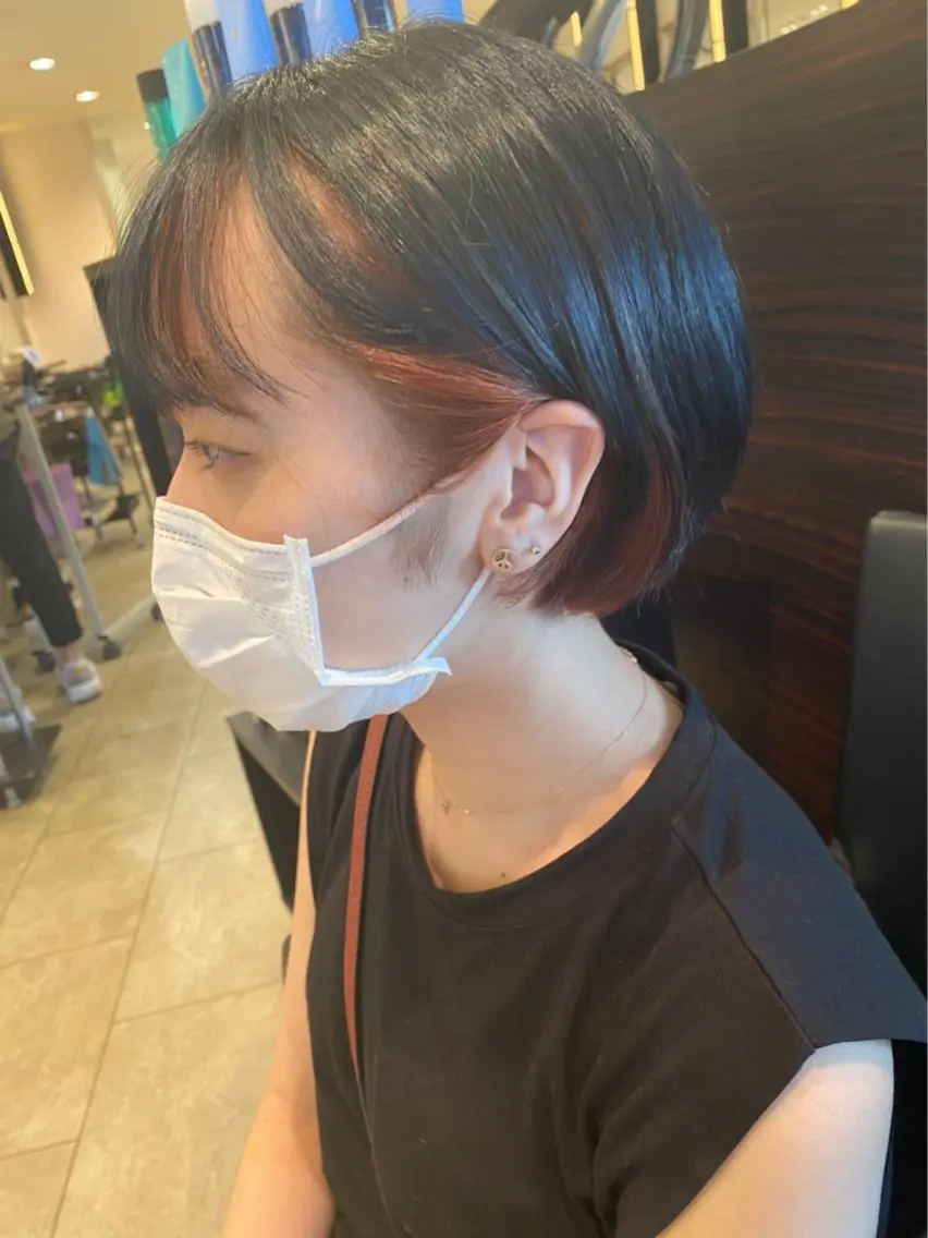 ショート カラー 黒髪 ブリーチ ネイビーカラー オレンジ カット ヘアカラー トリートメント 髪質改善、パーマ 山崎純生のヘアスタイル