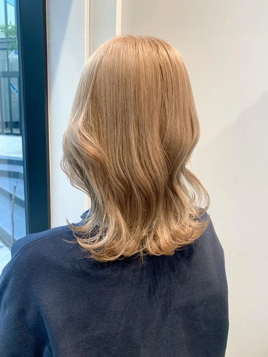 ミディアム カラー ヘアアレンジ ブリーチ カット ヘアカラー トリートメント yuka .のヘアスタイル