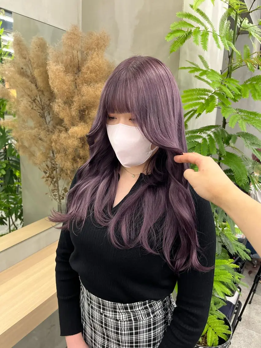 ロング カラー イツク ⚡️ ルーツ/ハイトーンのヘアスタイル