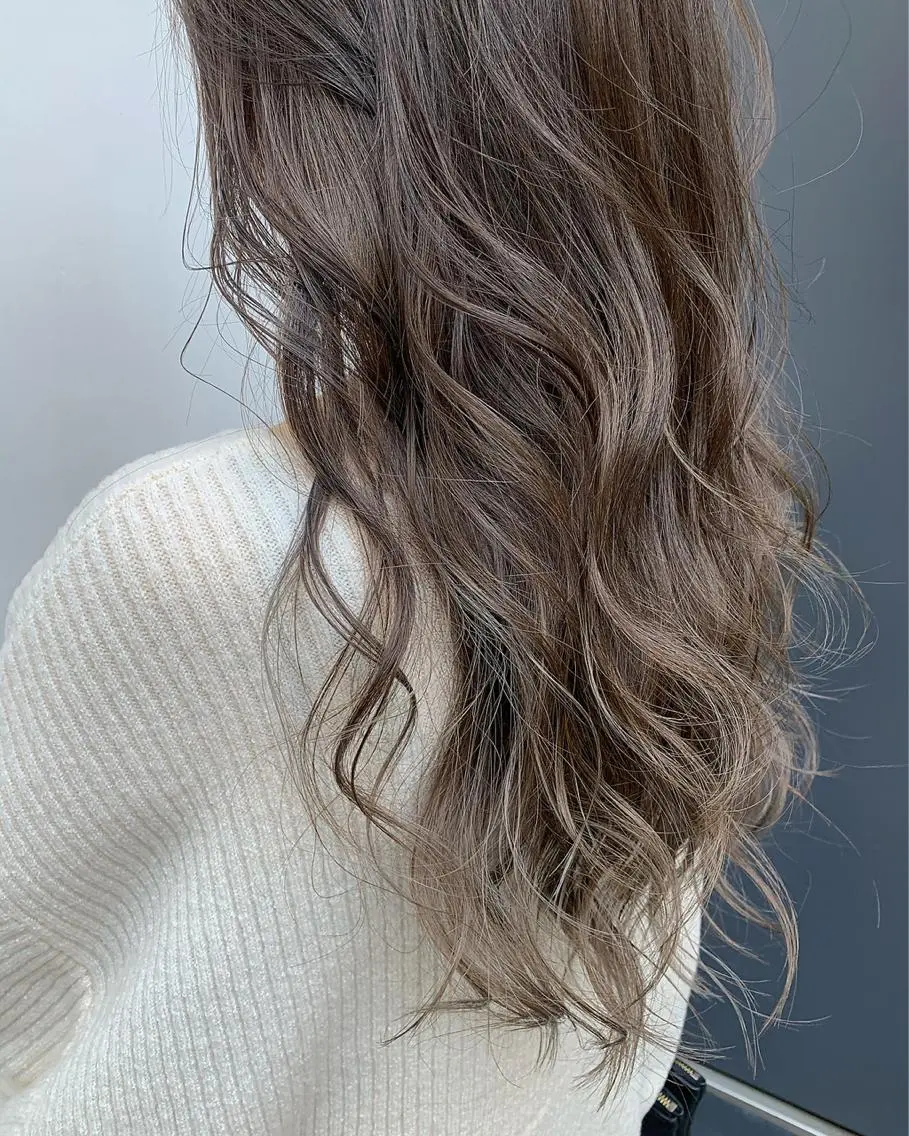 ロング カラー ヘアアレンジ グレージュ ハイライトカラー ハイライト 福壽 優奈のヘアスタイル