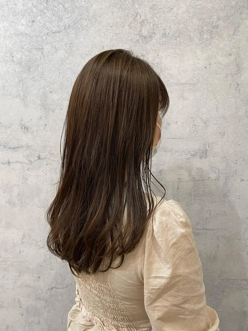 ロング カラー アッシュ オリーブアッシュ レイヤーカット yuite 新河岸のヘアスタイル
