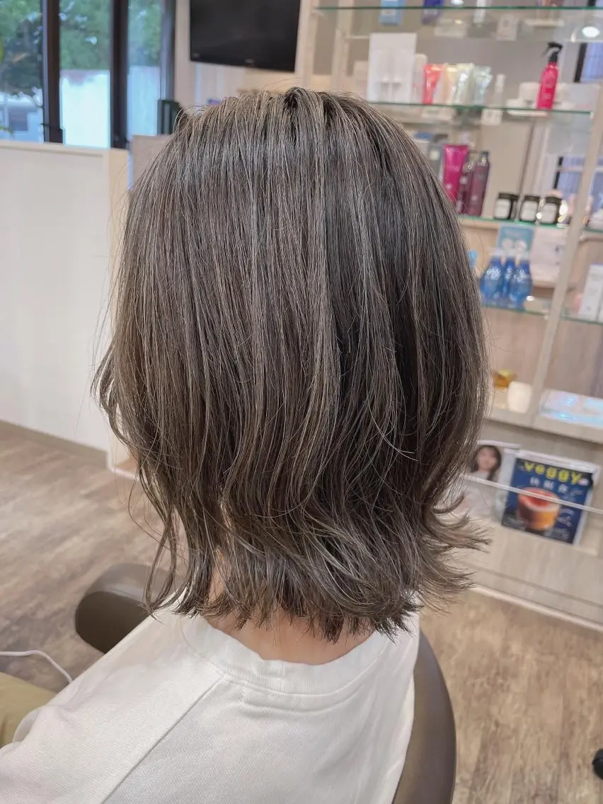 ミディアム カラー グレージュ ハイライトカラー ハイライト カット ヘアカラー 尚平 40代からの 髪質改善専門のその他イメージ