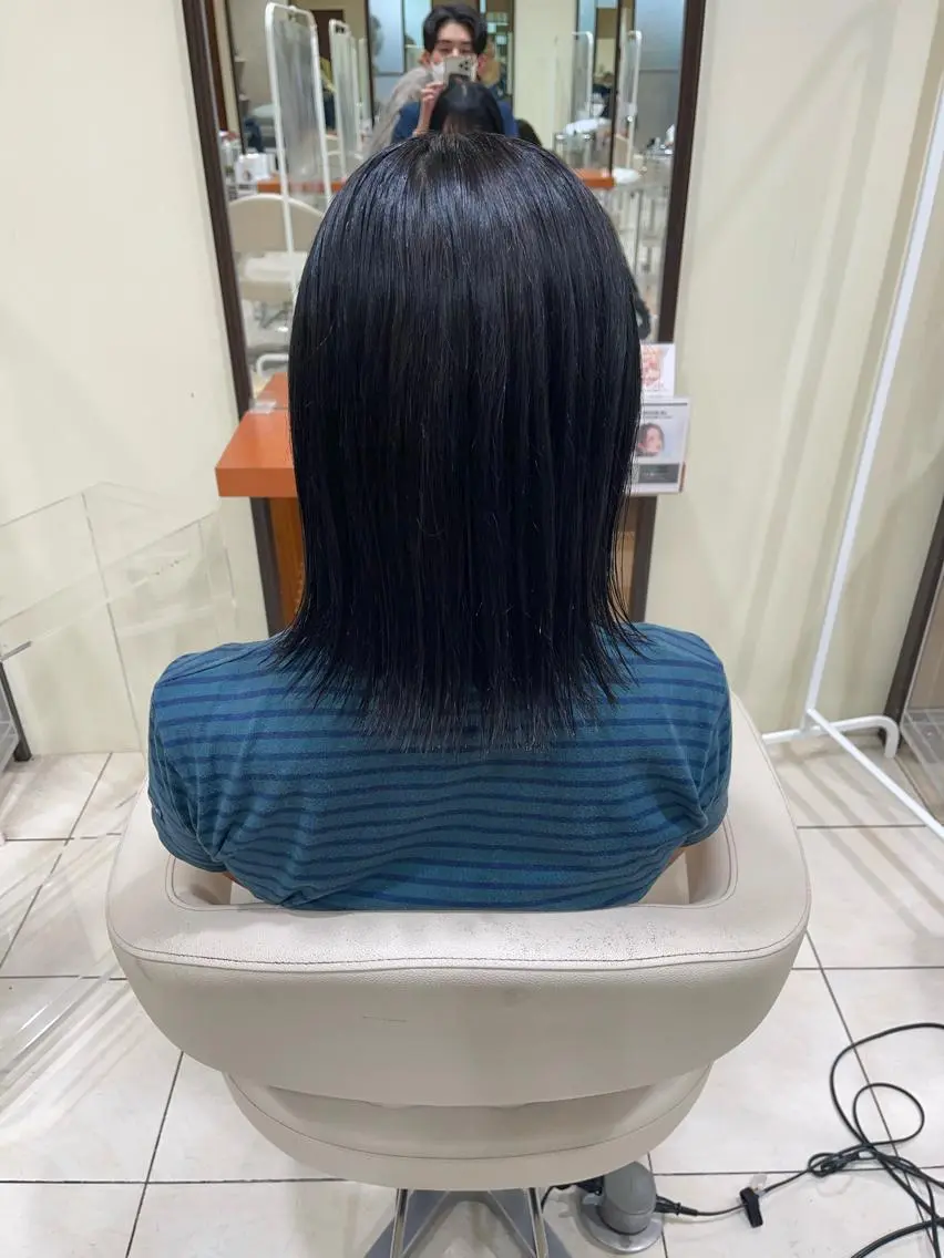 ミディアム カラー 黒髪 ブルーカラー ブルーブラック カネヒラ リョウスケのヘアスタイル