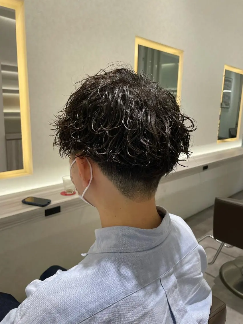 ショート パーマ メンズ メンズブリーチ メンズハイライト メンズメッシュ メンズパーマ メンズツイストパーマ メンズ特化/今池駅 徒歩1分/岡本一真のヘアスタイル