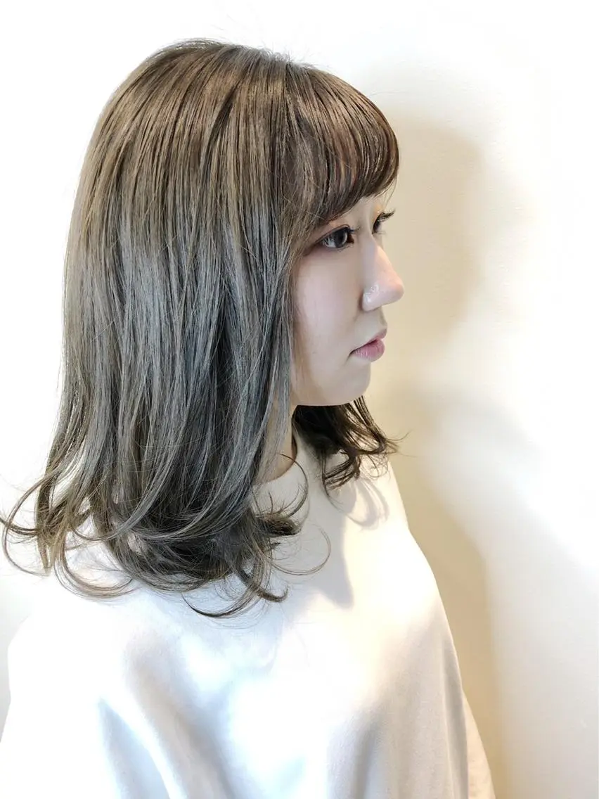 ミディアム カラー 秋田 亜由美のヘアスタイル