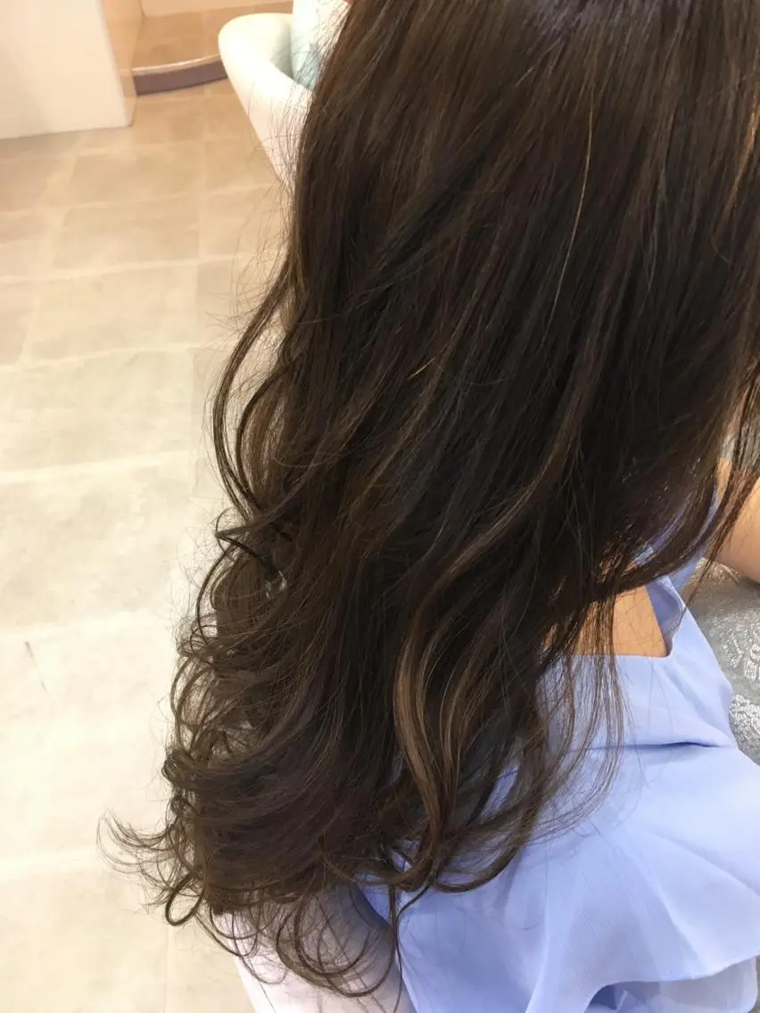 セミロング ロング カラー 髪質改善 中川 翔のヘアスタイル