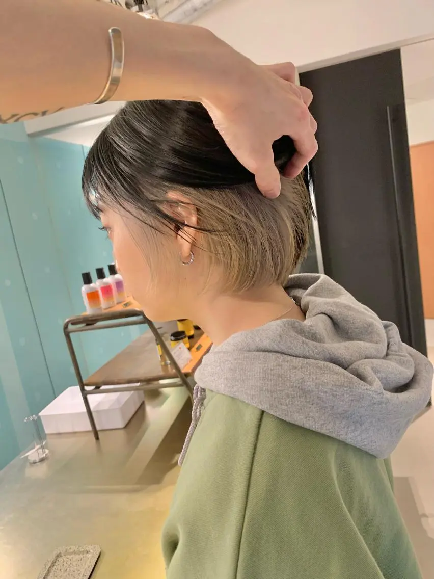 ショート カラー ベージュカラー ブリーチ インナーカラー ミルクティーベージュ ホワイトベージュ tension 【テンション】のヘアスタイル