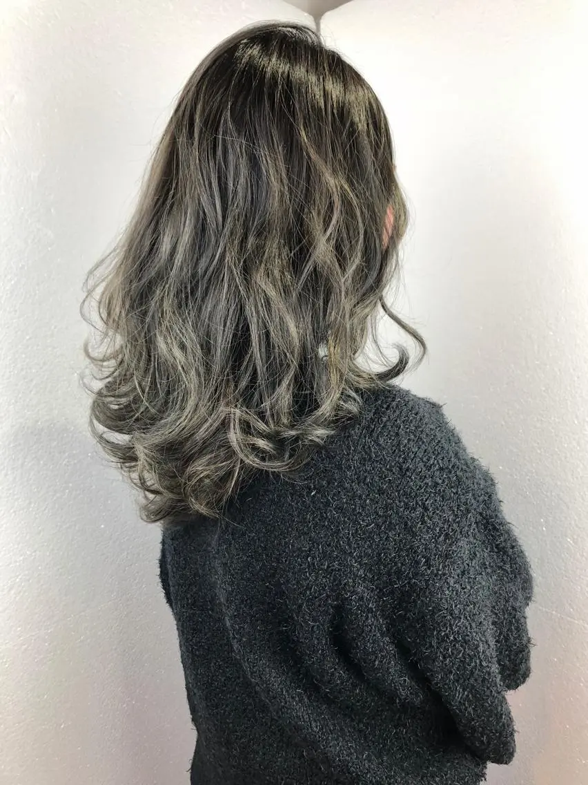 セミロング カラー 韓国風・ブリーチなし ・あり後藤 一斗店長のヘアスタイル