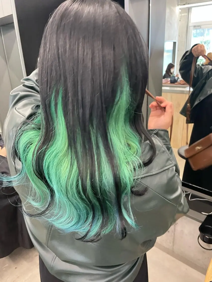 ミディアム カラー インナーカラー 推し ブリーチ  髪質改善のヘアスタイル