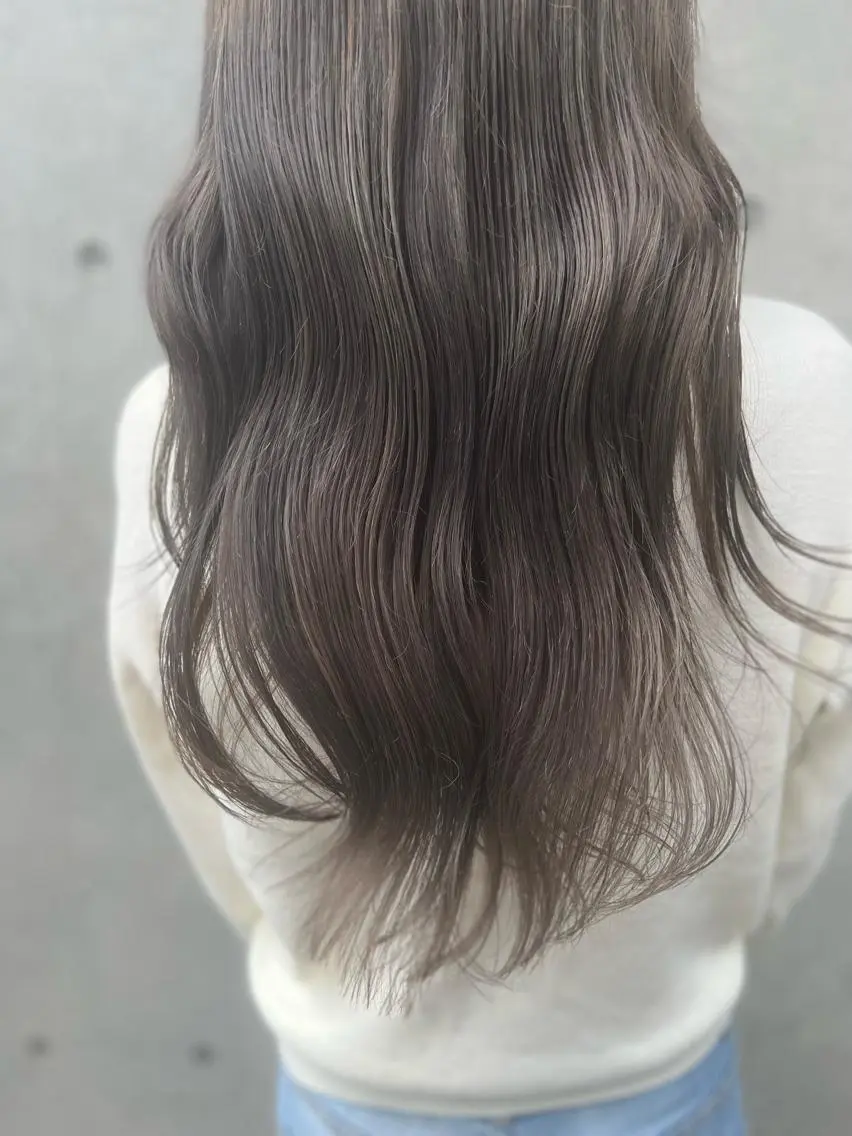 ロング カラー ブリーチ グレージュ シルバー シルバーグレージュ カット ヘアカラー 誰より丁寧なカット/ 小林輝/レイヤーのヘアスタイル