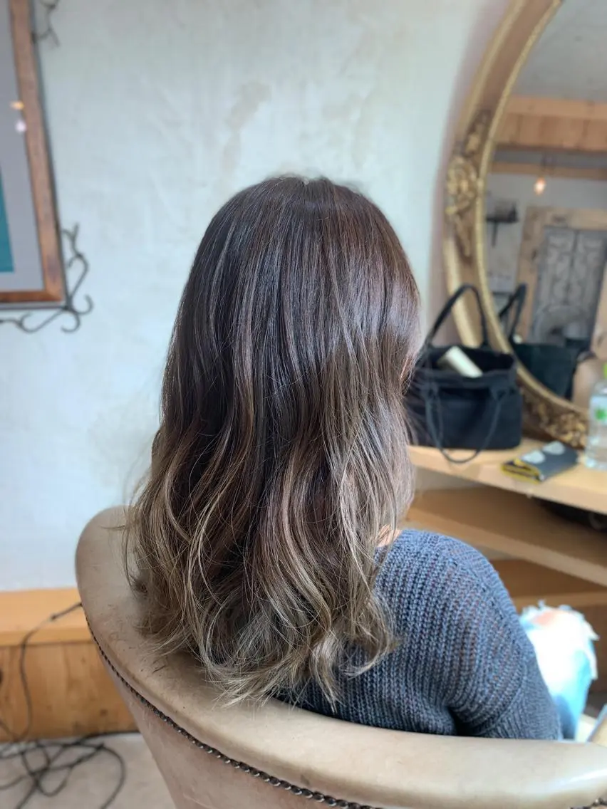 セミロング カラー バレイヤージュ レイヤーカット 國井 慎吾のヘアスタイル