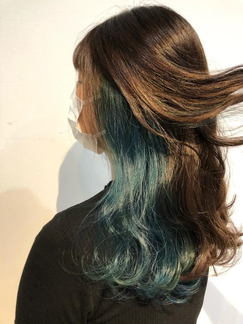 セミロング カラー サワタ ミサのヘアスタイル