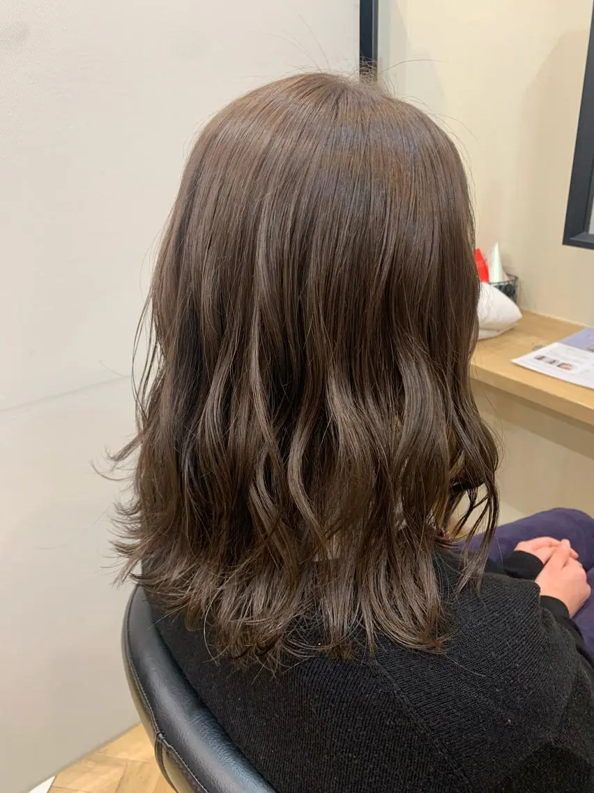カラー ベージュカラー 長野 歌穂のヘアスタイル