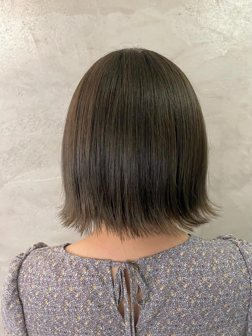 ミディアム カラー アッシュ ベージュカラー ボブ 外ハネヘア ヘアカラー 透明感カラー/ ブリーチ無し/RYOのヘアスタイル