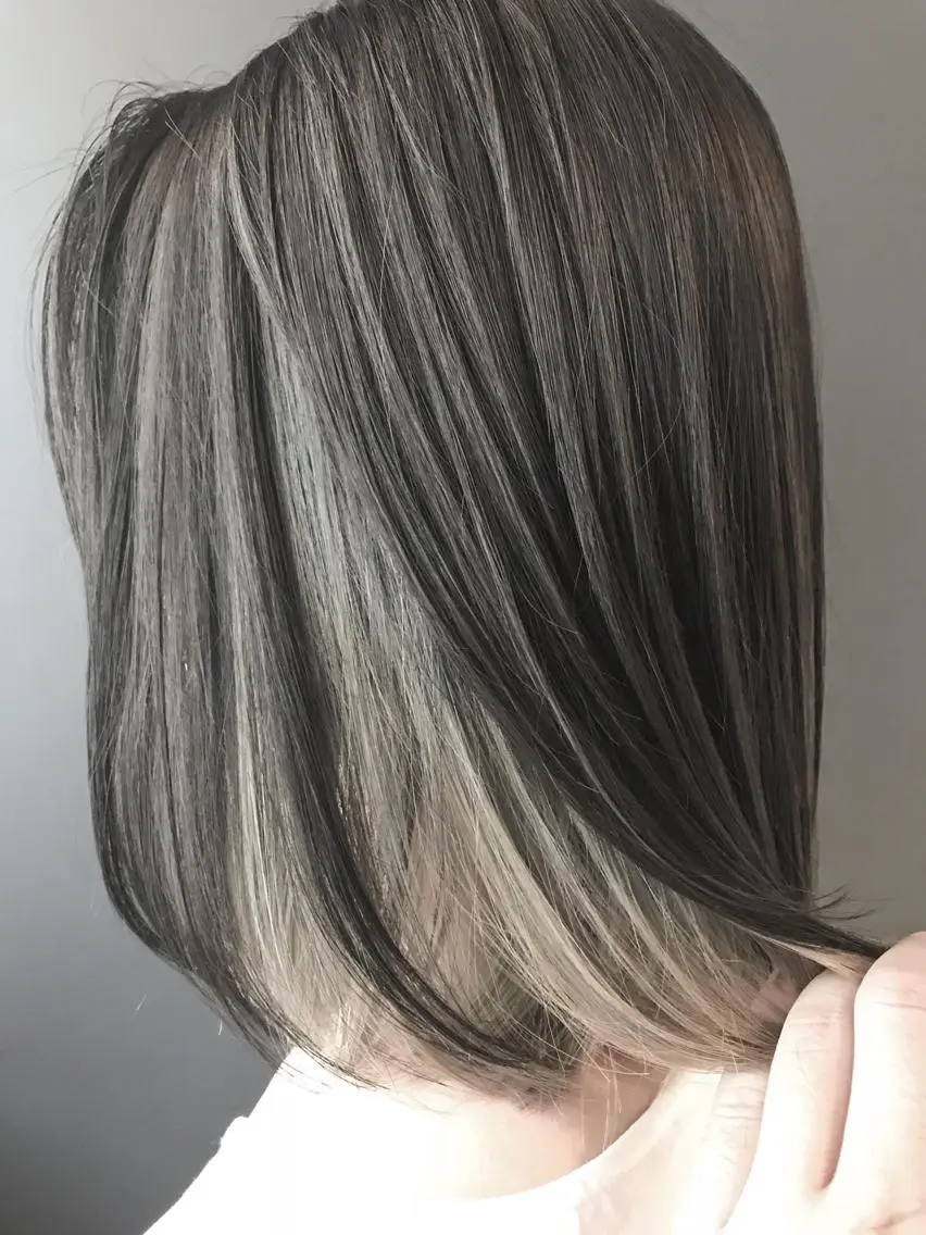 ショート カラー ハイライトカラー インナーカラー 顔周りカット ハイライト ヘアカラー BOX mico.のヘアスタイル