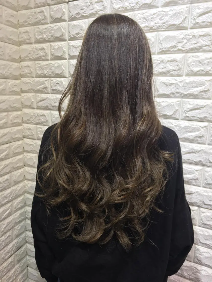 ロング カラー ハイライトカラー ハイライト カット ヘアカラー IwAsh大和駅前店 河野亜里香のヘアスタイル
