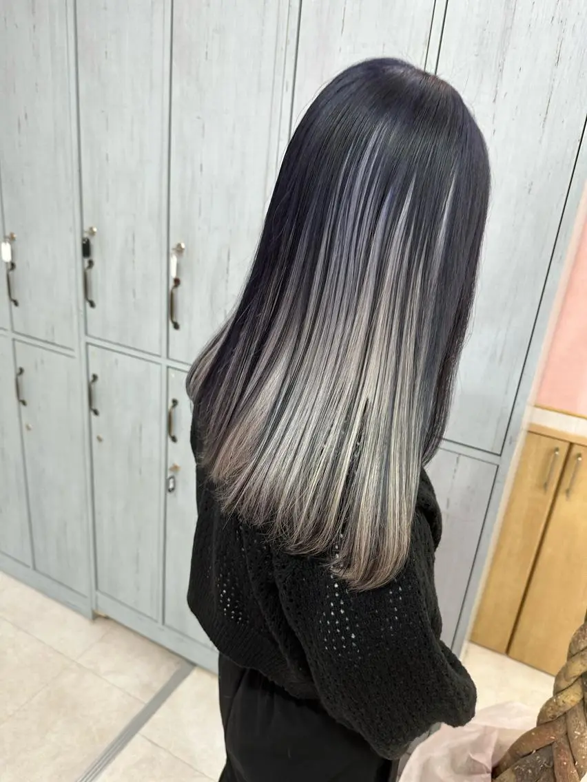 セミロング カラー アッシュ アッシュグレー アッシュグレージュ バレイヤージュ ミストバング 🌈ブリーチデザイン 🌈MANATOのヘアスタイル