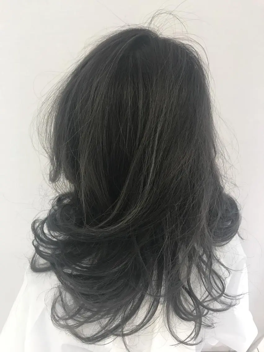 カラー ダークグレー ダークグレージュ グラデーションカラー グレージュ 星野 慎也のヘアスタイル