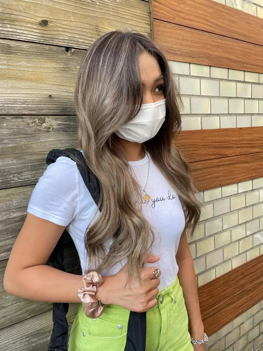ロング カラー パーマ ベージュカラー グレージュ ハイライトカラー 外国人風カラー ハイライト ARISA 学芸大学/海外ヘアのヘアスタイル