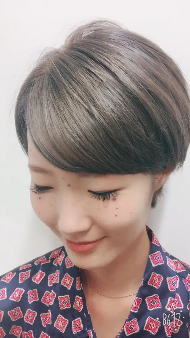 ショート アッシュ ブリーチ👩🦳/ ✂︎MANAMIのヘアスタイル