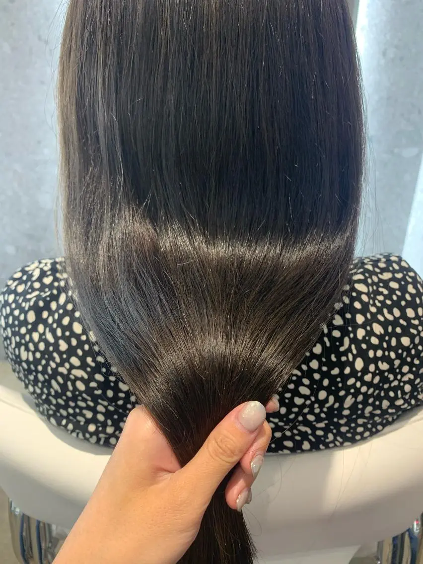 ロング アッシュ アッシュグレー ハイライト トリートメント 山下 千明のヘアスタイル