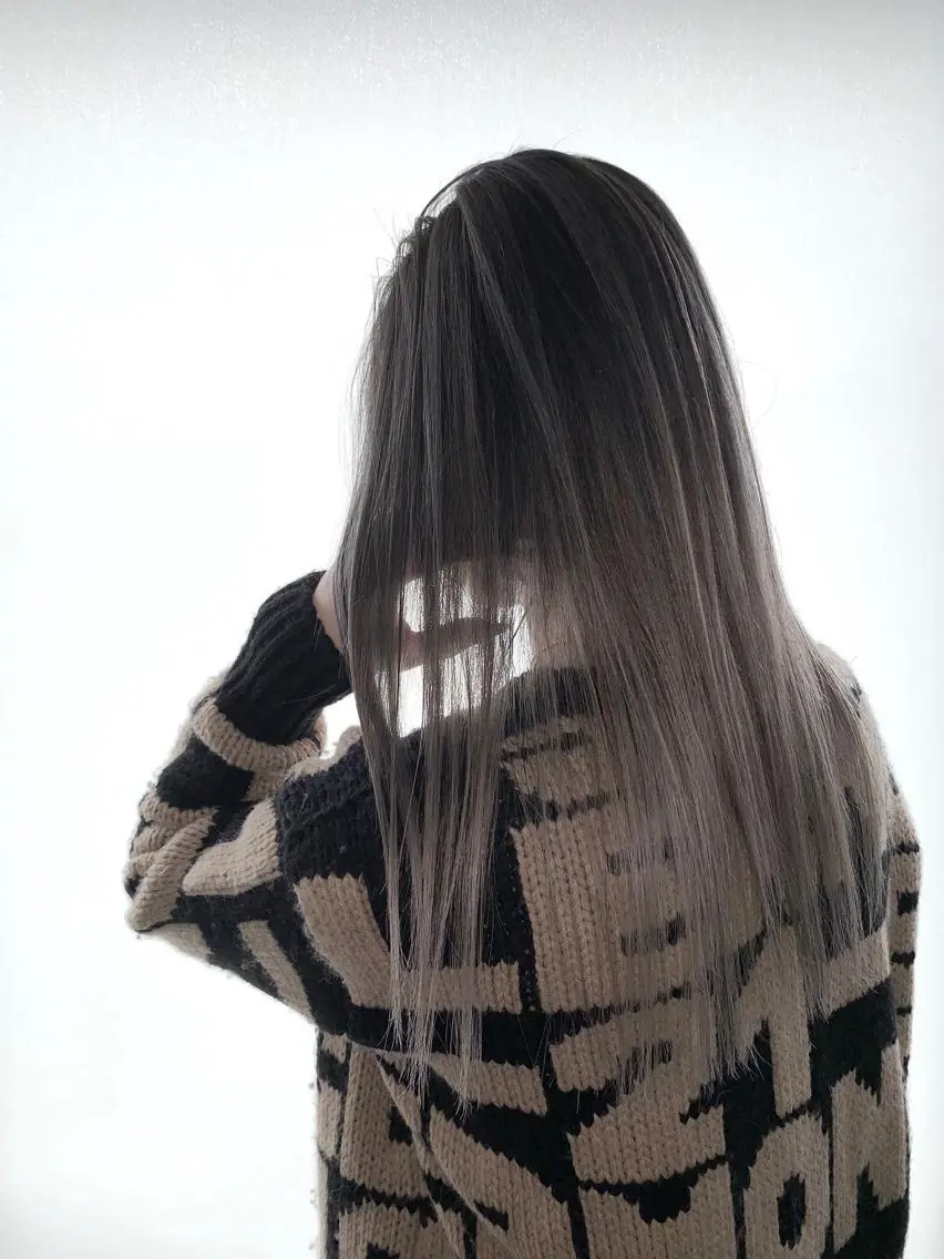 ロング アッシュ ハイライト レイヤーカット ヘアカラー Selene hair OSAKAのヘアスタイル