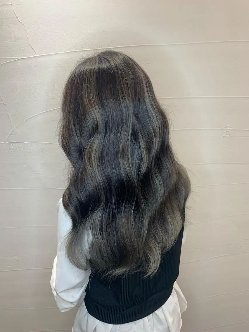 ロング カラー バレイヤージュ ブリーチ ハイライトカラー ハイライト レイヤーカット ヘアカラー ハイトーン職人💗 松本輝美のヘアスタイル