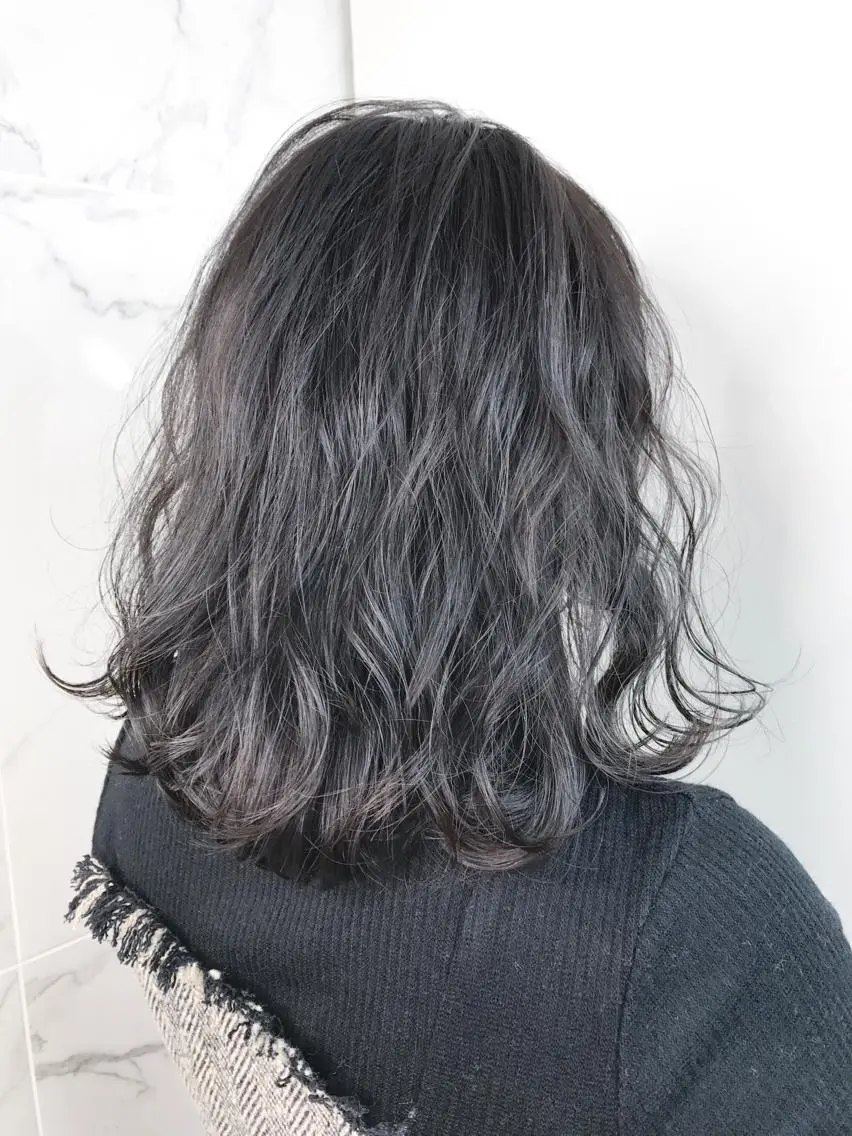 ミディアム カラー ダークグレー カット トリートメント 今井 由佳のヘアスタイル