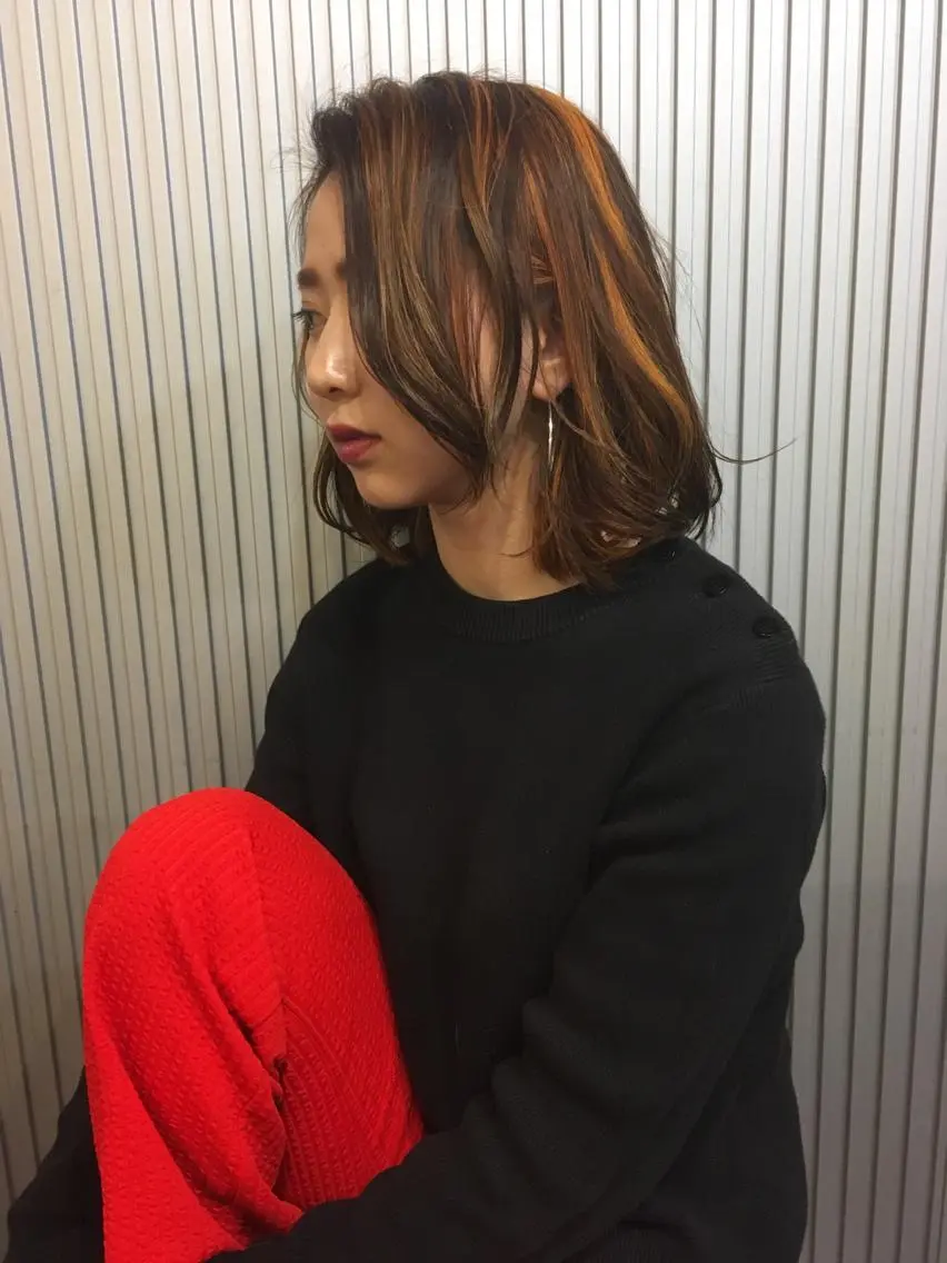 ミディアム カラー ハイライトカラー オレンジ ハイライト 安達 俊亮のヘアスタイル