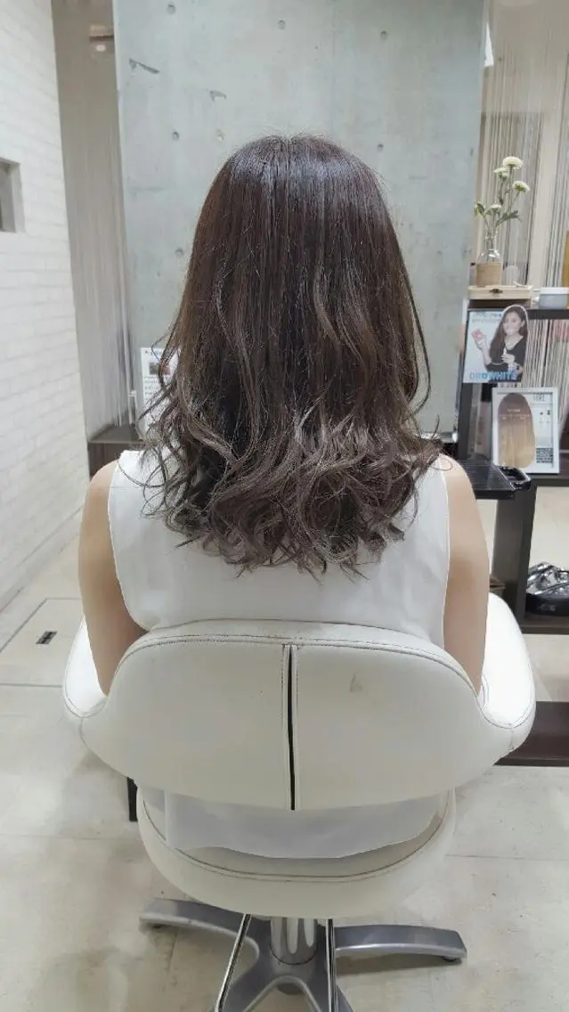 セミロング 髪質改善×レイヤー 高嶋のヘアスタイル