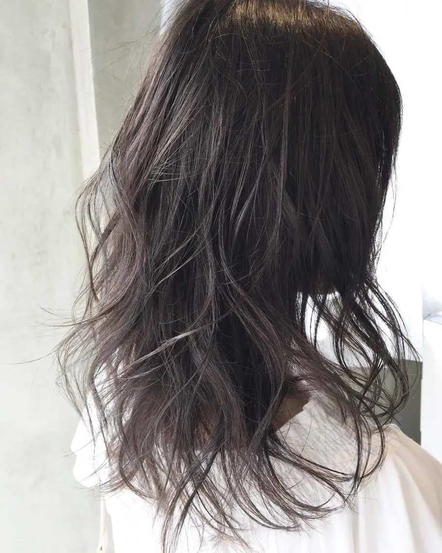 セミロング カット ヘアカラー 岡本 一平のヘアスタイル