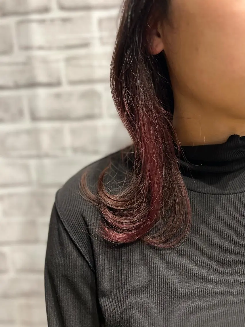 セミロング カラー ピンクカラー 黒田 愛梨のヘアスタイル