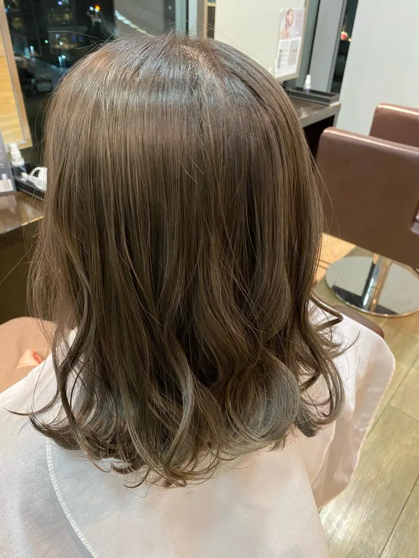 ミディアム カラー 小宮 真理奈のヘアスタイル