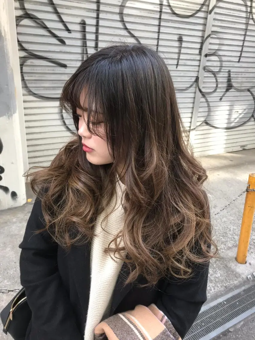 ロング レイヤーカット カット ヘアカラー トリートメント リンネ 甲東園のヘアスタイル