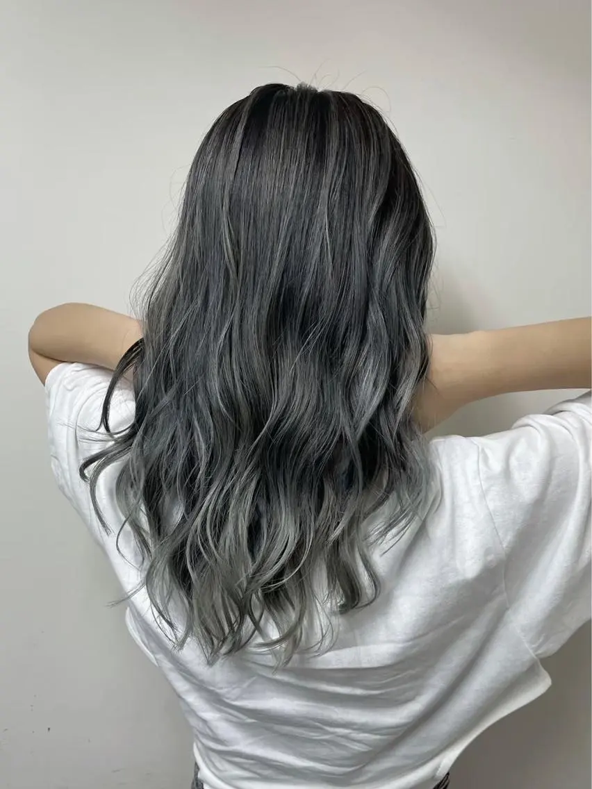 ロング カラー ハイライトカラー ハイライト 中村 彩乃のヘアスタイル