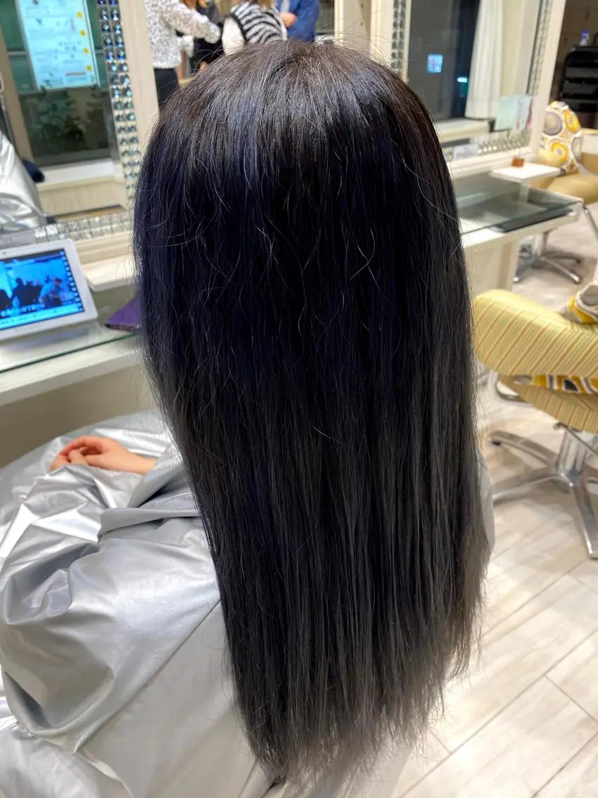 ロング カラー 黒髪 ブルーカラー ブルーブラック カット ヘアカラー トリートメント 松尾 怜奈のヘアスタイル