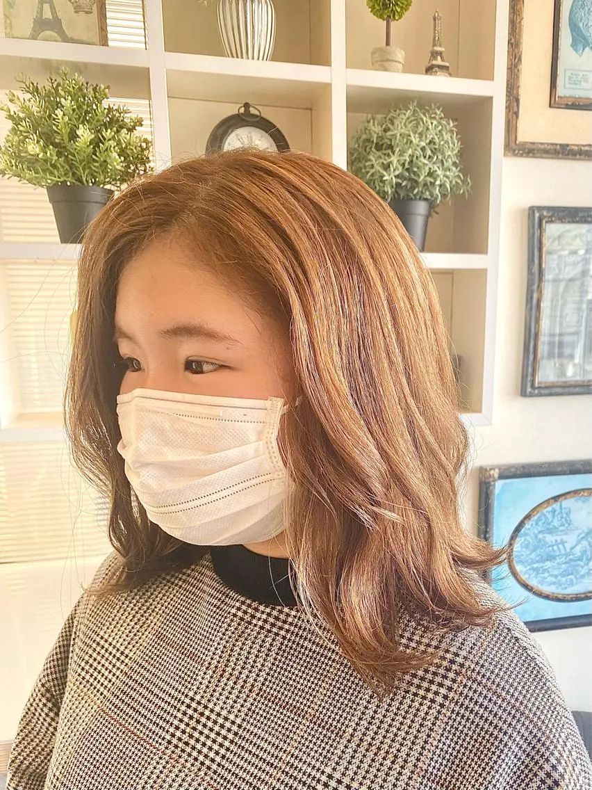 セミロング カラー ベージュカラー ハイライトカラー ハイライト 小野 茉奈美のヘアスタイル