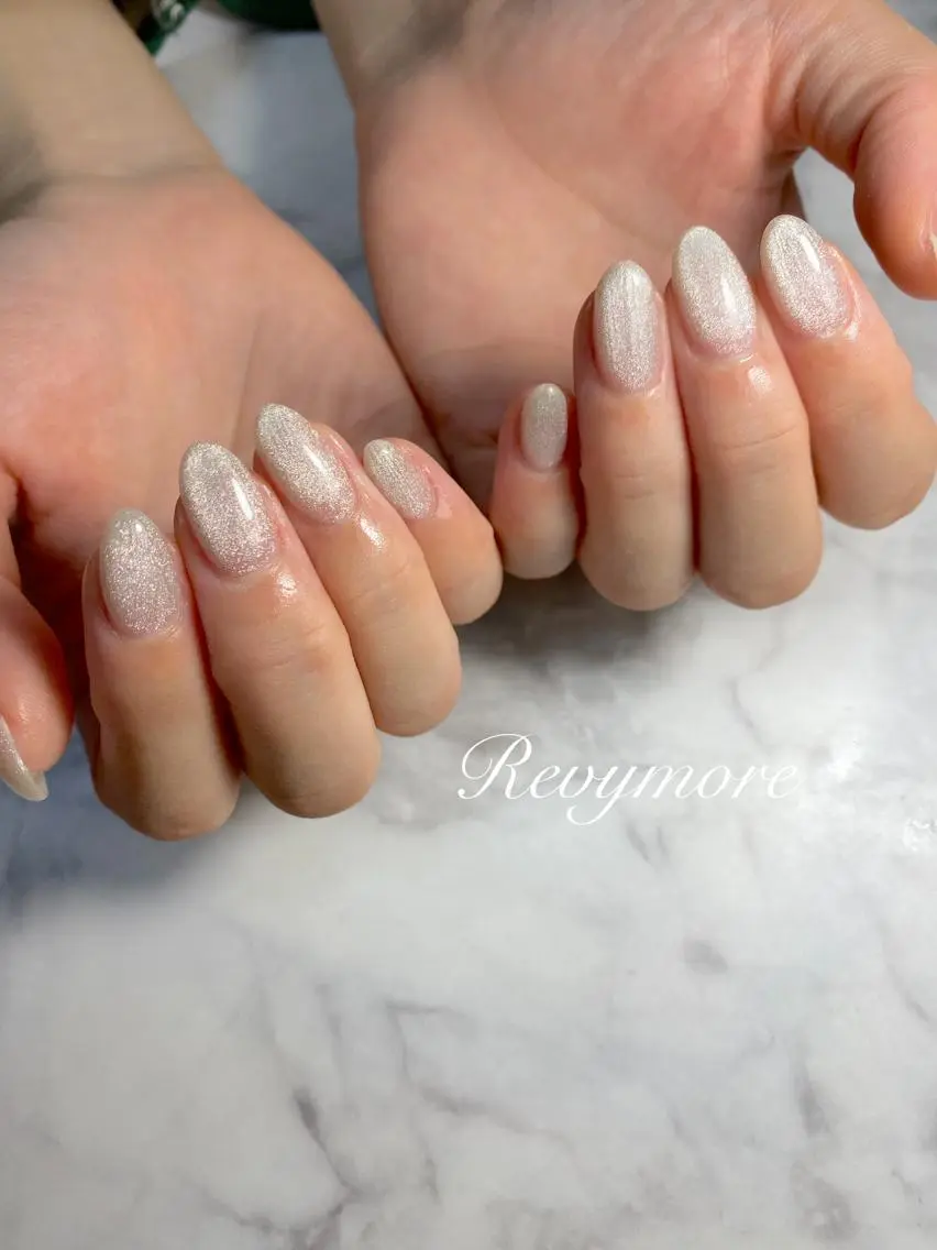 ミディアム ネイル 韓国風ヘア クリアネイル ジェルネイル キラキラネイル 韓国ネイル nail salon Revymoreのネイルデザイン