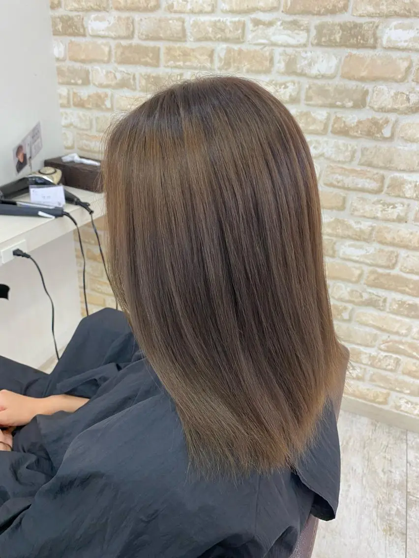 ミディアム カラー 透明感カラー グレージュ ハイライトカラー ハイライト 【eimee】 店長✂️TAKUMAのヘアスタイル