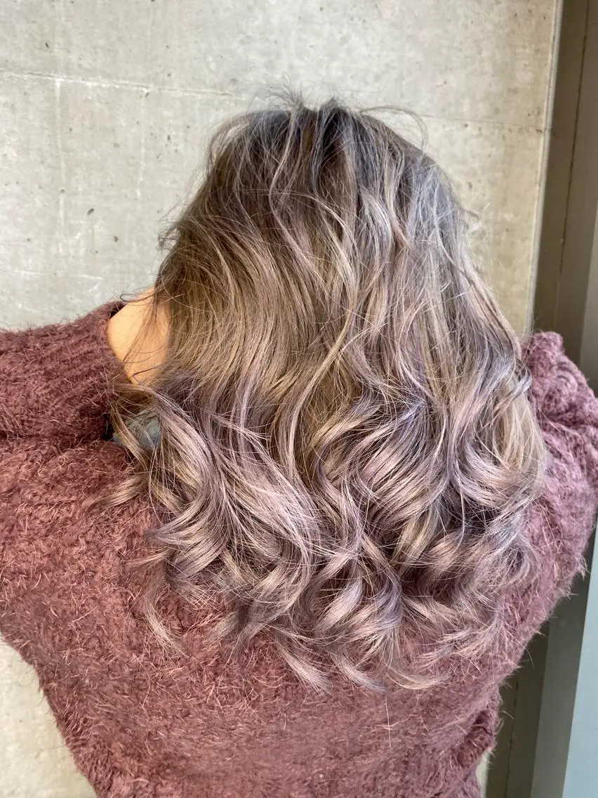 セミロング カラー ベージュカラー ハイトーンカラー ヘアカラー トリートメント 大栗 佑也  髪質改善のヘアスタイル