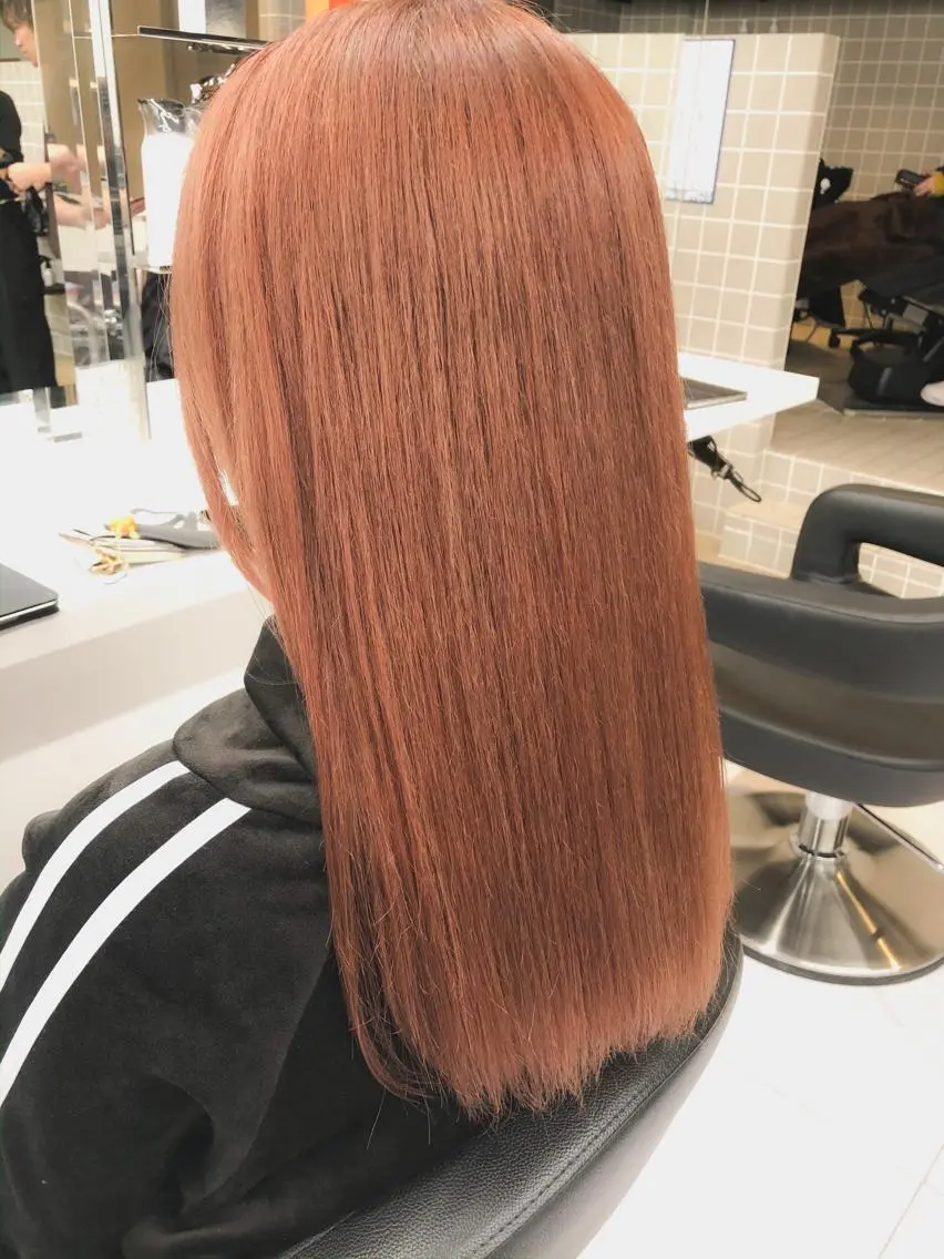 ロング ハイトーン×レイヤー カットTAKUMIのヘアスタイル