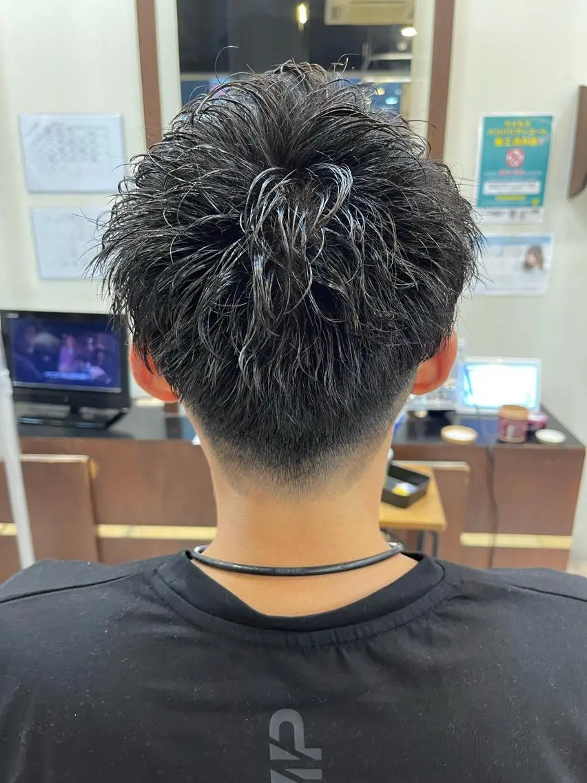 ミディアム パーマ メンズ ミディアムパーマ メンズパーマ カット ヘッドスパ Zina天王寺 CHIAKIのヘアスタイル
