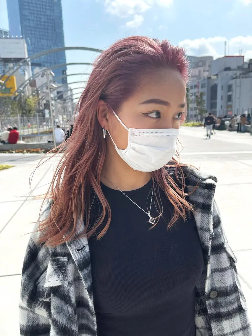 セミロング カラー グラデーションカラー ピンクカラー 狩野 孝太郎のヘアスタイル