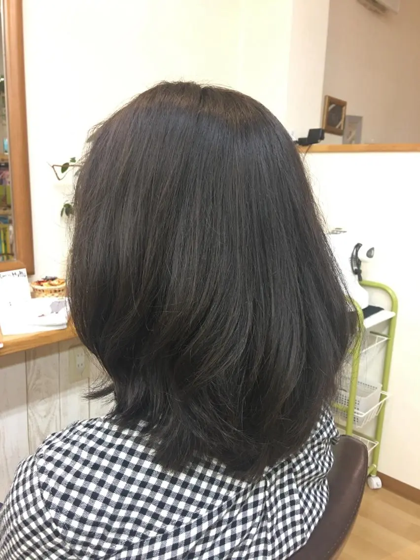 ミディアム 平井 秀乙のヘアスタイル