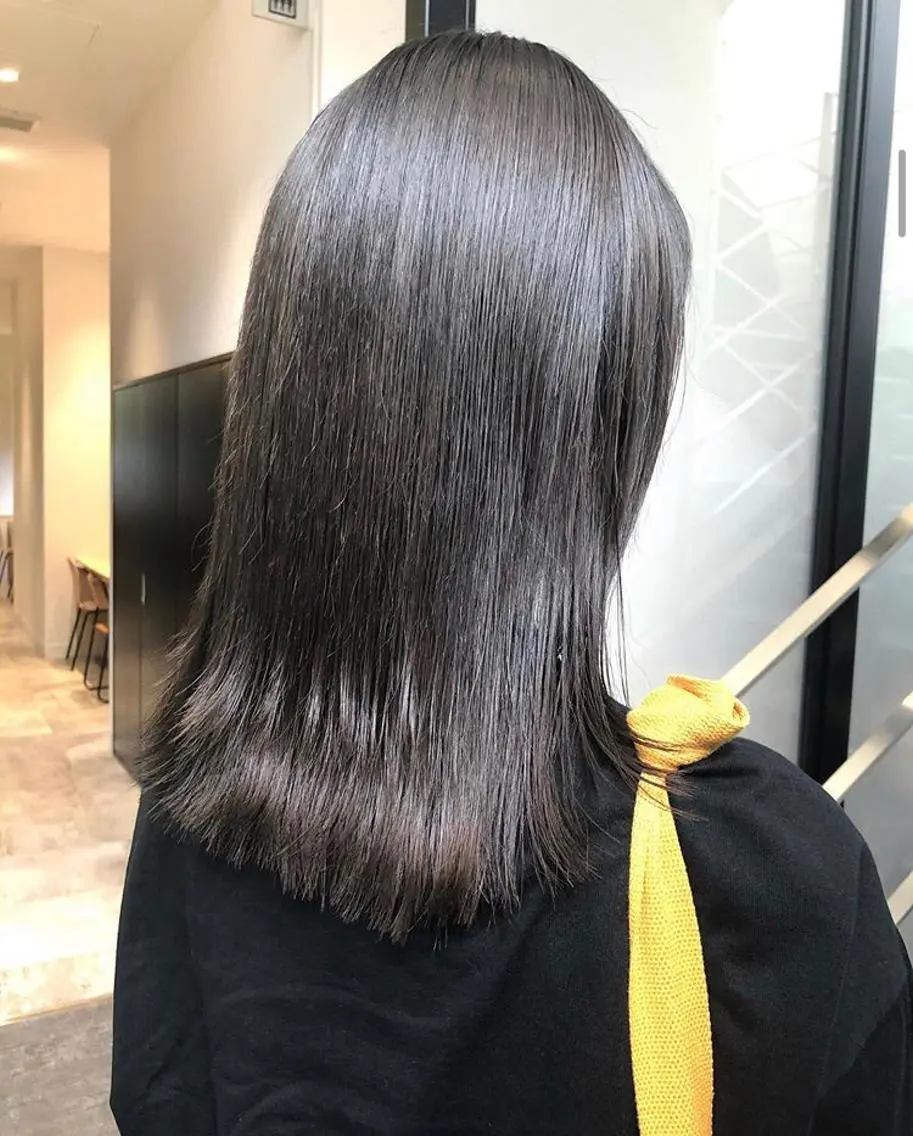 セミロング カラー パーマ ヘアアレンジ キッズ アッシュ 透明感カラー ハイトーンカラー インナーカラー 外国人風カラー カット ヘアカラー トリートメント stylist 🌸 kana.のヘアスタイル