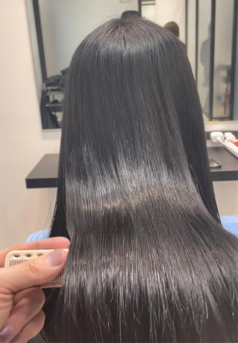 ロング カラー アッシュ アッシュグレー 韓国風ヘア カット ヘアカラー 縮毛矯正 トリートメント 縮毛•酸性矯正特化/ 美髪•髪質改善/KJのヘアスタイル