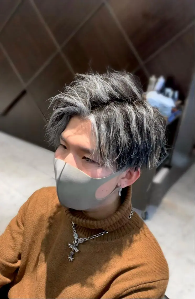 カラー メンズ メンズハイライト メンズメッシュ ミストバング フェイスフレーミング ハイライトカラー カット ヘアカラー トリートメント メンズ専門 井藤 雅也のヘアスタイル