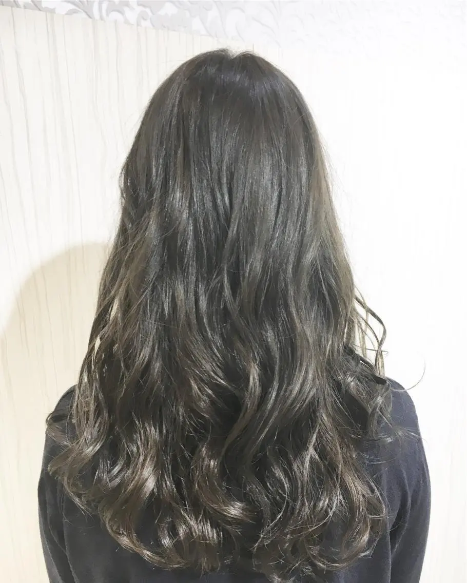 ミディアム セミロング ロング カラー パーマ ヘアアレンジ グレージュ カーキグレージュ ✨艶髪✨透明感✨ 山内大樹のヘアスタイル