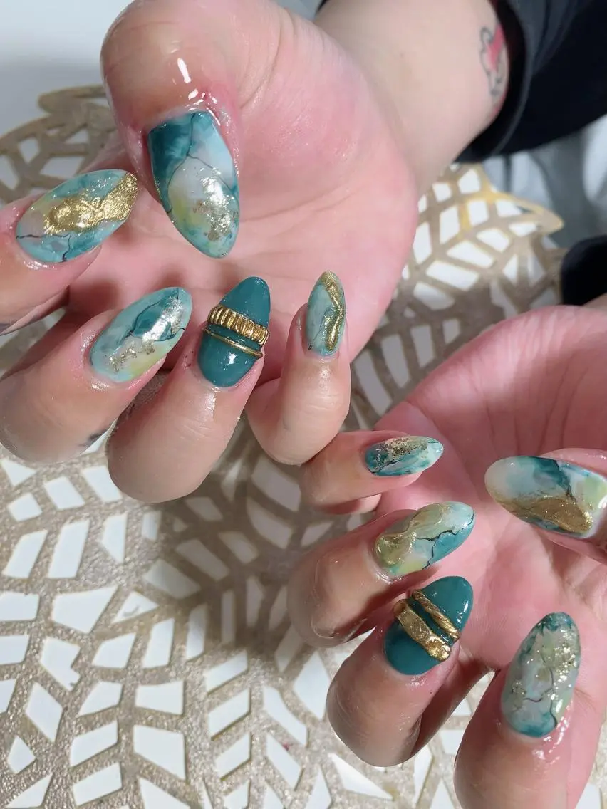ネイル アートネイル 長さ出し ジェルネイル キラキラネイル ニュアンスネイル 艶々の美爪を〜 【リリアーナ】のネイルデザイン