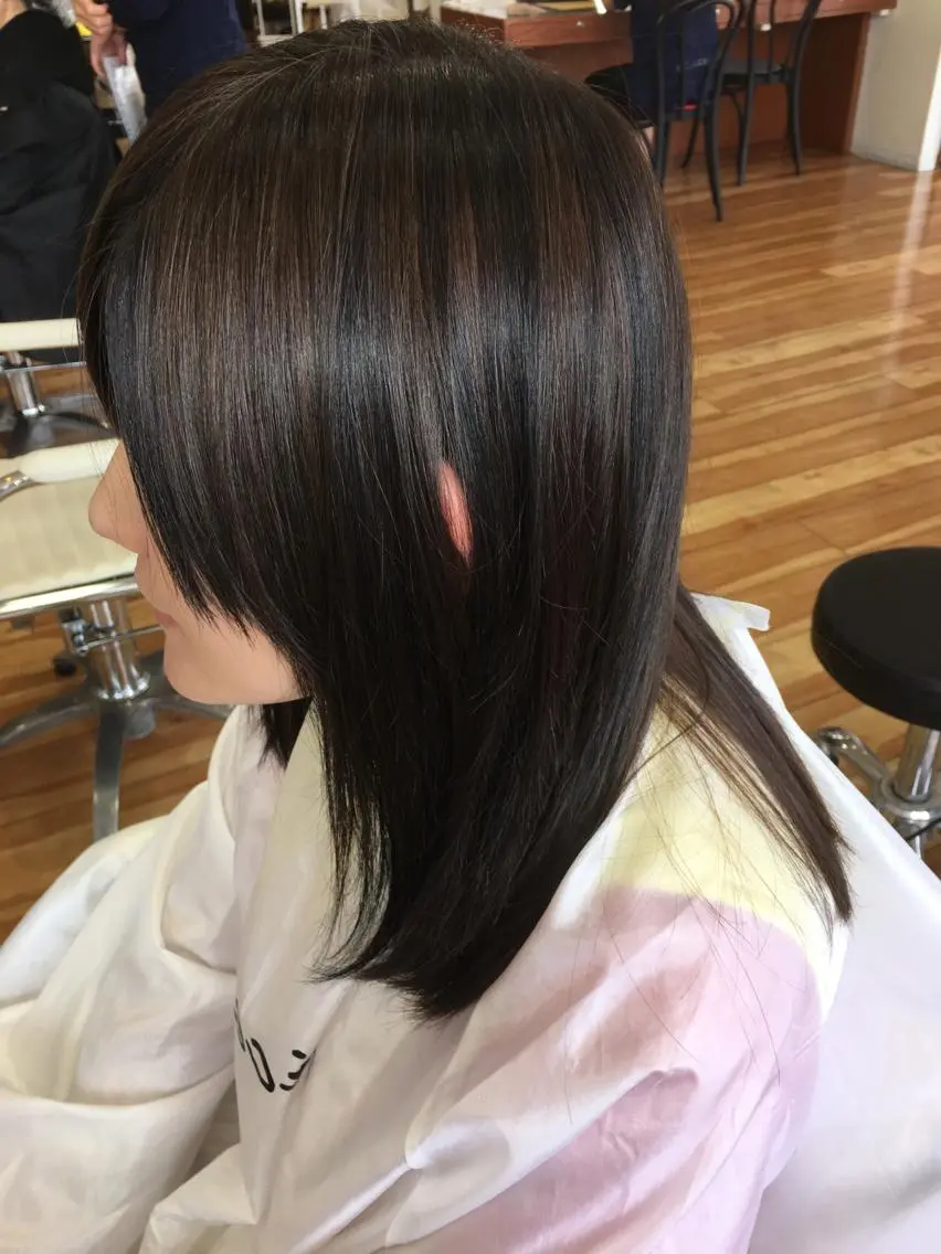 セミロング カラー 髪質改善×レイヤー 高嶋のヘアスタイル
